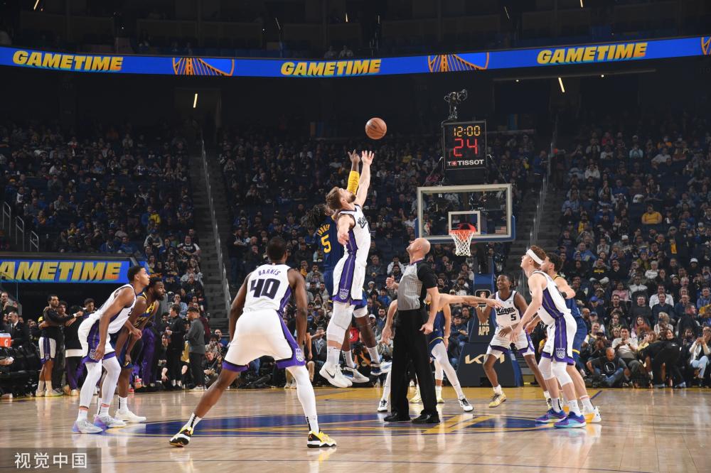 随着全球足 随着全球足