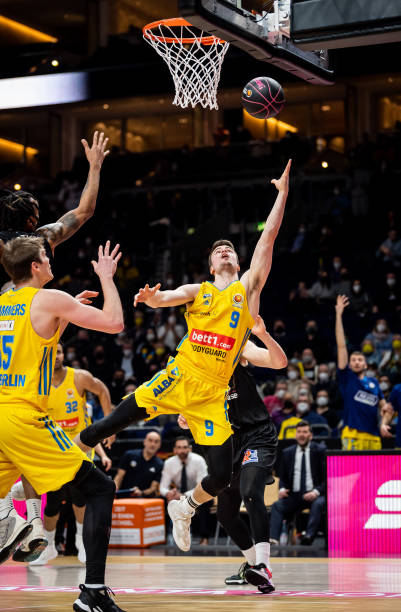 而在聚光灯 而在聚光灯