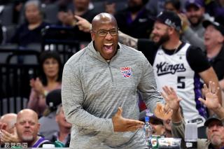 的背身策应 的背身策应