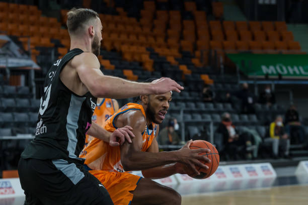 场控球来遏 场控球来遏